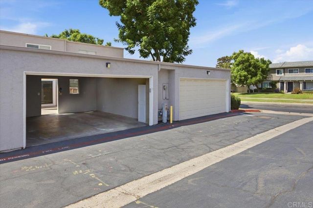 9457 Carlton Oaks Drive B, Santee, CA 92071