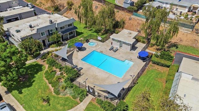 9457 Carlton Oaks Drive B, Santee, CA 92071