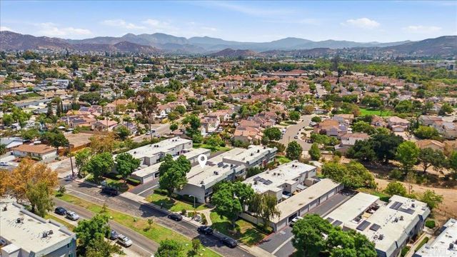 9457 Carlton Oaks Drive B, Santee, CA 92071