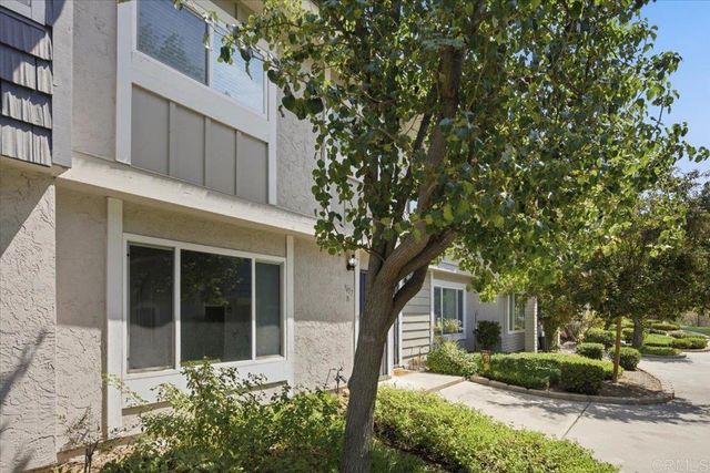 9457 Carlton Oaks Drive B, Santee, CA 92071