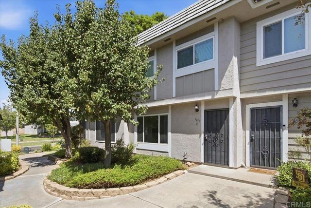 9457 Carlton Oaks Drive B, Santee, CA 92071