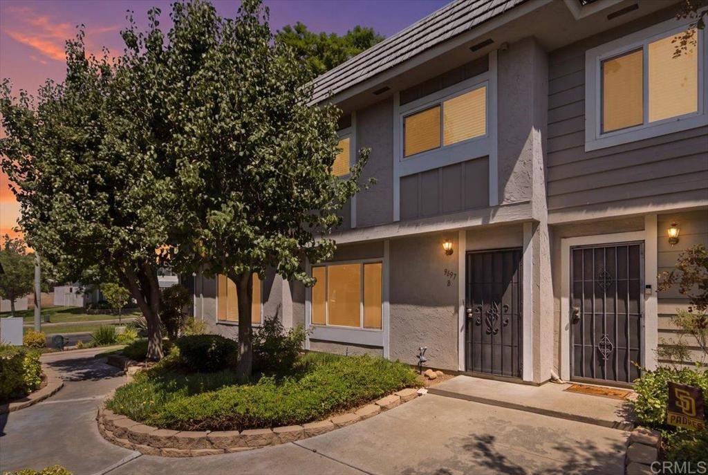 9457 Carlton Oaks Drive B, Santee, CA 92071