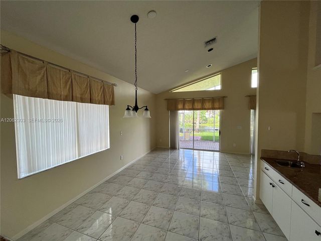 1540 W Lacosta Dr W, Pembroke Pines, FL 33027