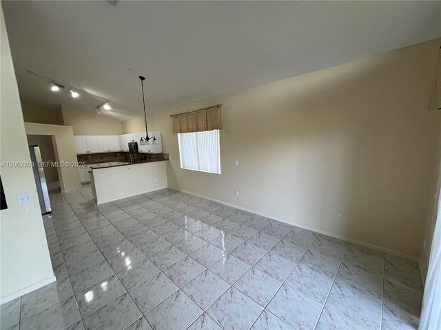 1540 W Lacosta Dr W, Pembroke Pines, FL 33027