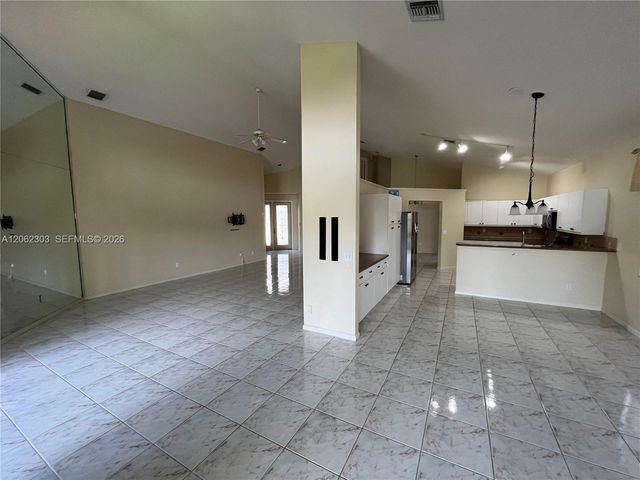 1540 W Lacosta Dr W, Pembroke Pines, FL 33027