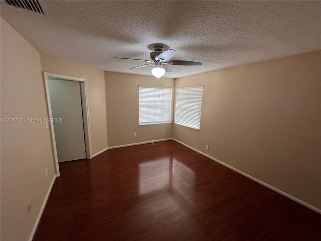 1540 W Lacosta Dr W, Pembroke Pines, FL 33027