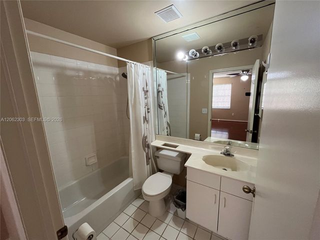 1540 W Lacosta Dr W, Pembroke Pines, FL 33027