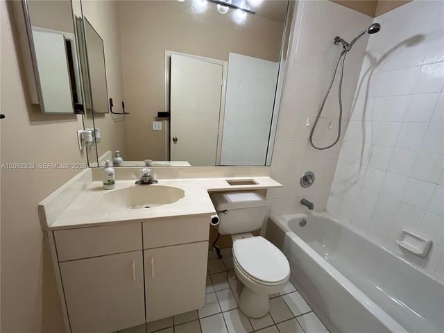 1540 W Lacosta Dr W, Pembroke Pines, FL 33027