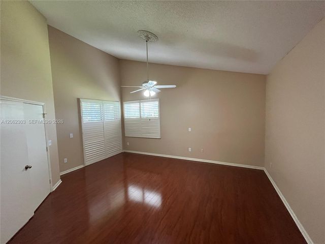 1540 W Lacosta Dr W, Pembroke Pines, FL 33027