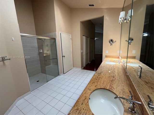 1540 W Lacosta Dr W, Pembroke Pines, FL 33027
