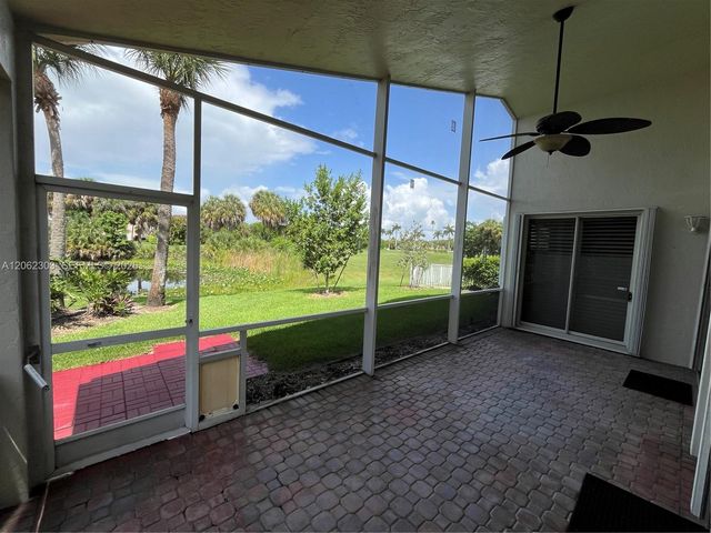 1540 W Lacosta Dr W, Pembroke Pines, FL 33027