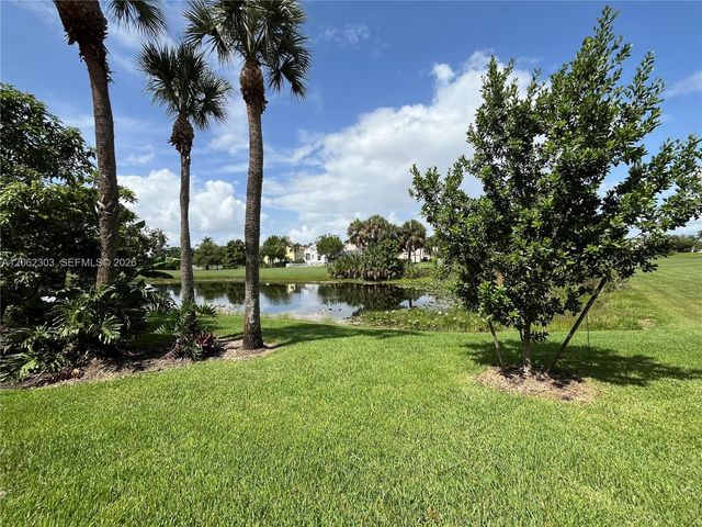 1540 W Lacosta Dr W, Pembroke Pines, FL 33027