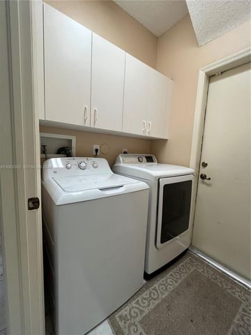 1540 W Lacosta Dr W, Pembroke Pines, FL 33027