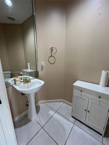 1540 W Lacosta Dr W, Pembroke Pines, FL 33027