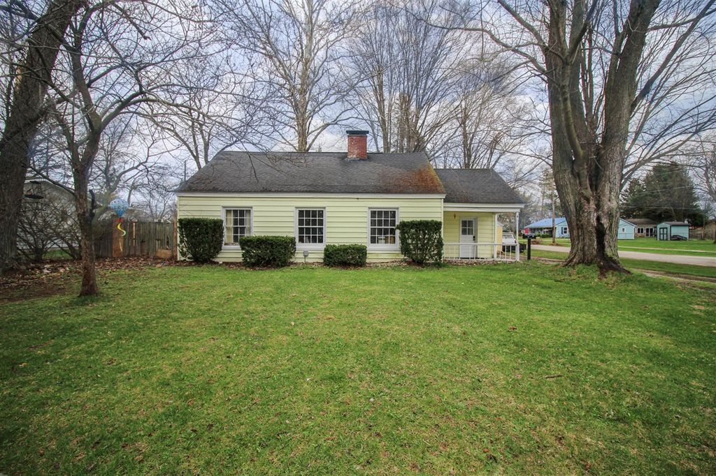 755 White Pigeon Road, Constantine, MI 49042