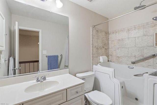 5204 Shorebreeze CT, Virginia Beach, VA 23464