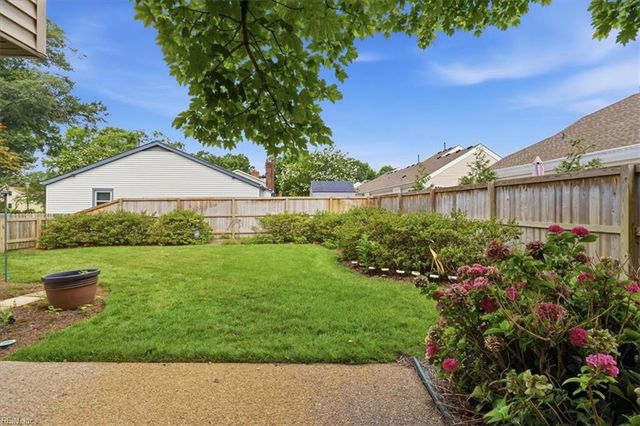 5204 Shorebreeze CT, Virginia Beach, VA 23464