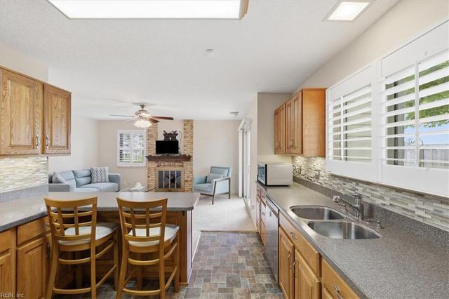 5204 Shorebreeze CT, Virginia Beach, VA 23464