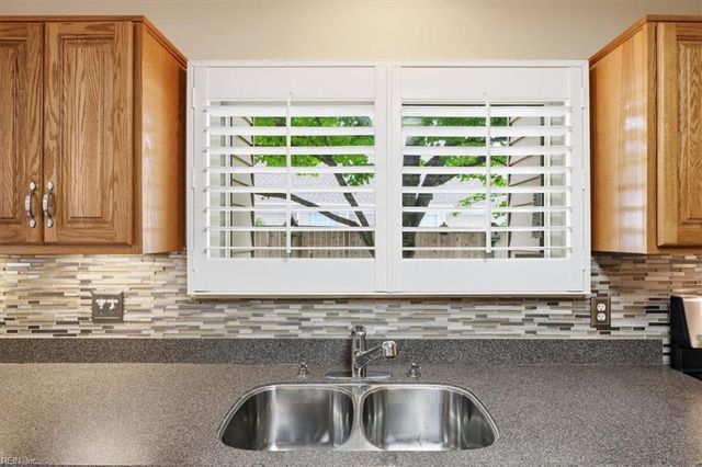5204 Shorebreeze CT, Virginia Beach, VA 23464