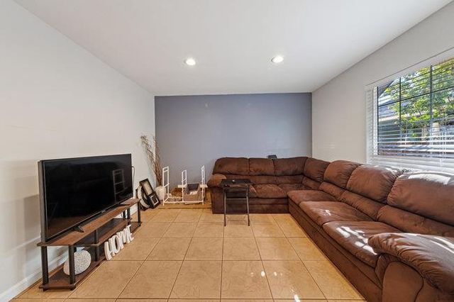 2946 E 29th Street, Oakland, CA 94601