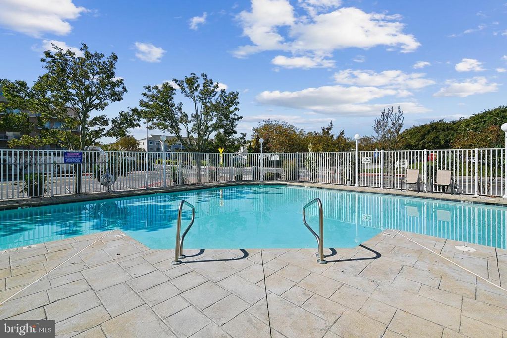 Image 10 of property listing at 104 125TH ST #202, Ocean City, MD 21842
