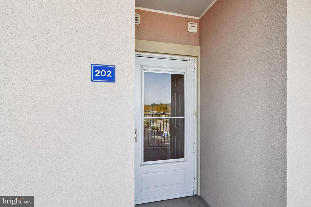 Image 14 of property listing at 104 125TH ST #202, Ocean City, MD 21842