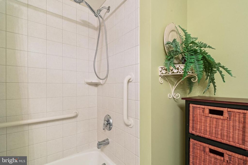 Image 18 of property listing at 104 125TH ST #202, Ocean City, MD 21842