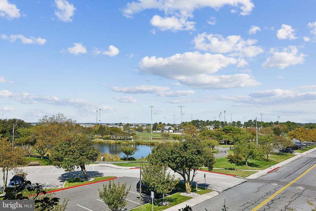Image 7 of property listing at 104 125TH ST #202, Ocean City, MD 21842