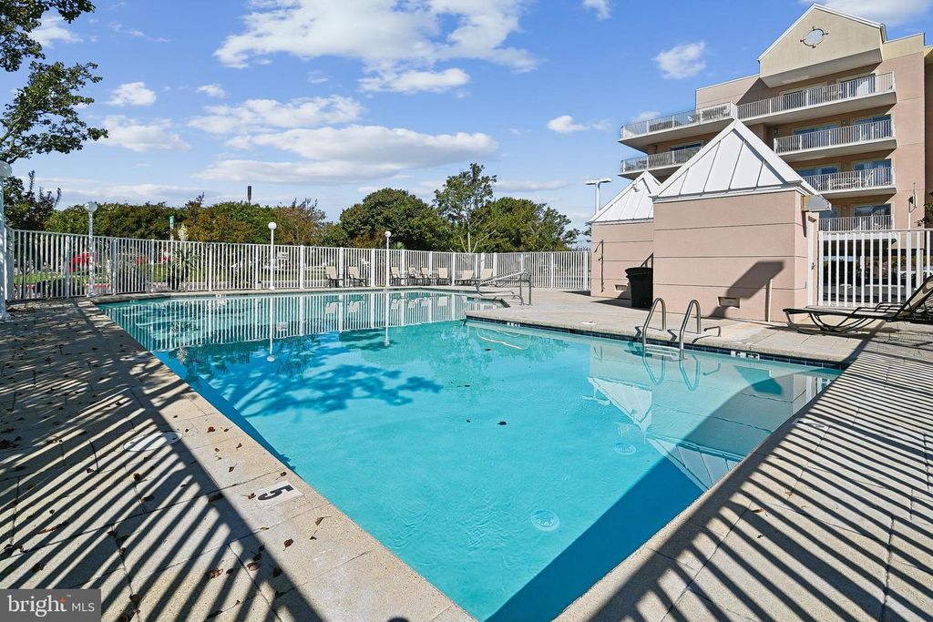 Image 9 of property listing at 104 125TH ST #202, Ocean City, MD 21842
