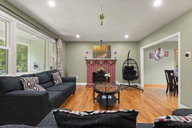 19 Shaker Ln, Littleton, MA 01460