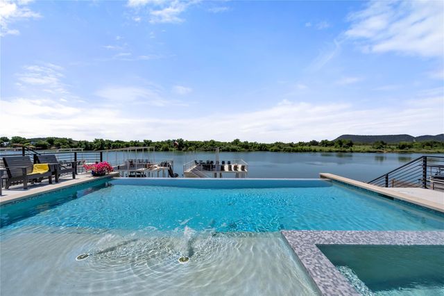 3208 River Oaks DR, Kingsland, TX 78639