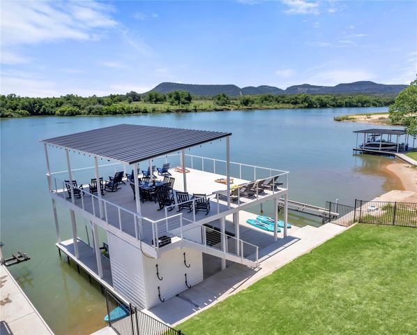 3208 River Oaks DR, Kingsland, TX 78639