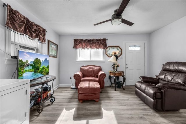 1828 Arch Street, Fort Worth, TX 76105