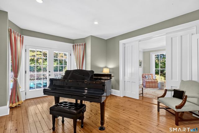 999 Bronson Road, Fairfield, CT 06824