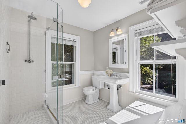 999 Bronson Road, Fairfield, CT 06824