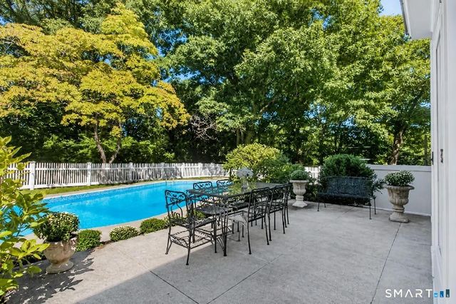 999 Bronson Road, Fairfield, CT 06824