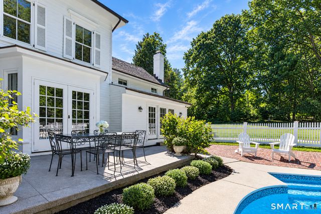 999 Bronson Road, Fairfield, CT 06824