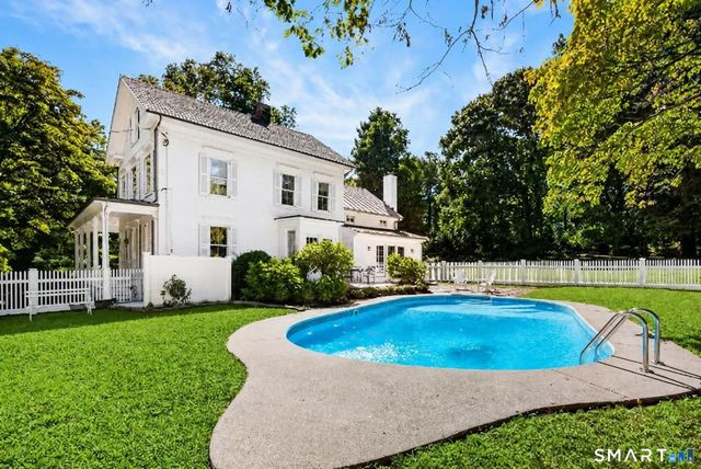999 Bronson Road, Fairfield, CT 06824