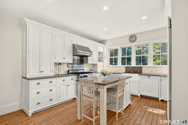 999 Bronson Road, Fairfield, CT 06824
