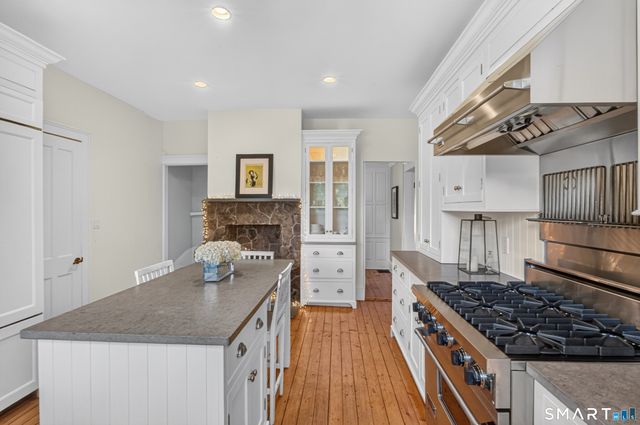 999 Bronson Road, Fairfield, CT 06824