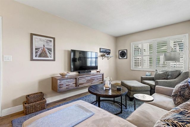 1035 Hillsboro Mile 33, Hillsboro Beach, FL 33062