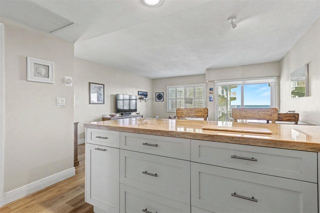 1035 Hillsboro Mile 33, Hillsboro Beach, FL 33062