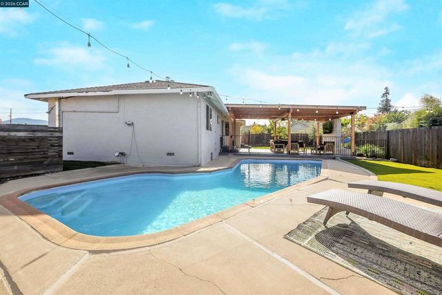 1745 Eucalyptus Ct, Concord, CA 94521