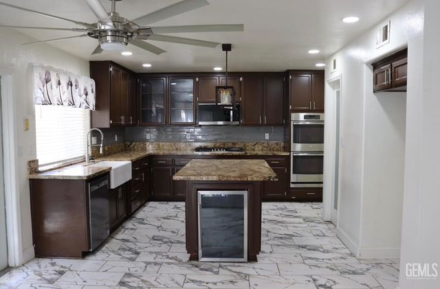 5816 Greenhorn Mountain Court, Bakersfield, CA 93313