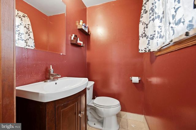 180 SAINT LAURENCE RD, Upper Darby, PA 19082