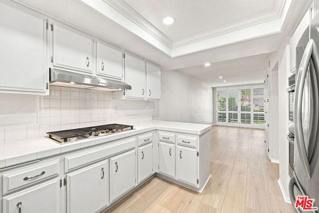 21801 Burbank Boulevard 83, Los Angeles, CA 91367