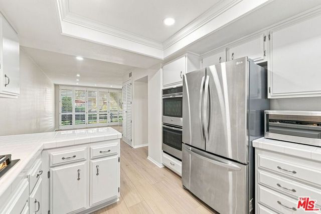 21801 Burbank Boulevard 83, Los Angeles, CA 91367