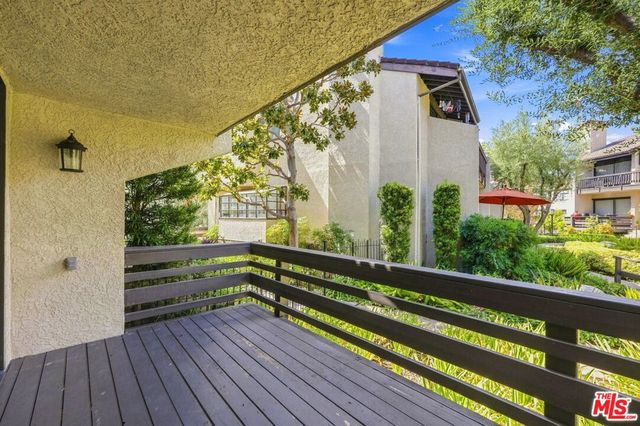 21801 Burbank Boulevard 83, Los Angeles, CA 91367