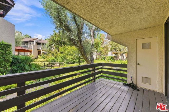 21801 Burbank Boulevard 83, Los Angeles, CA 91367