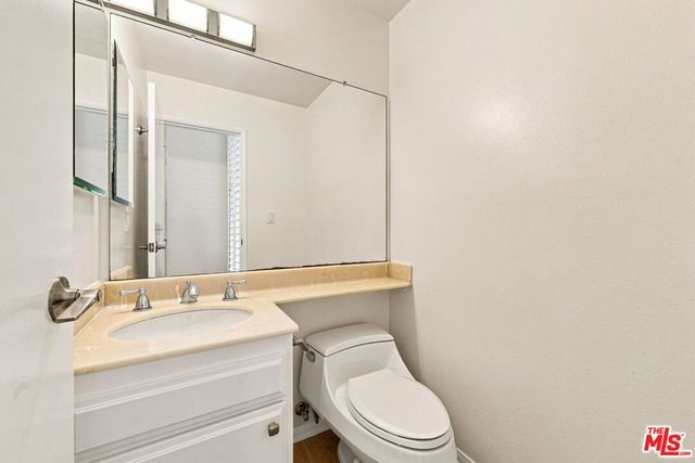 21801 Burbank Boulevard 83, Los Angeles, CA 91367